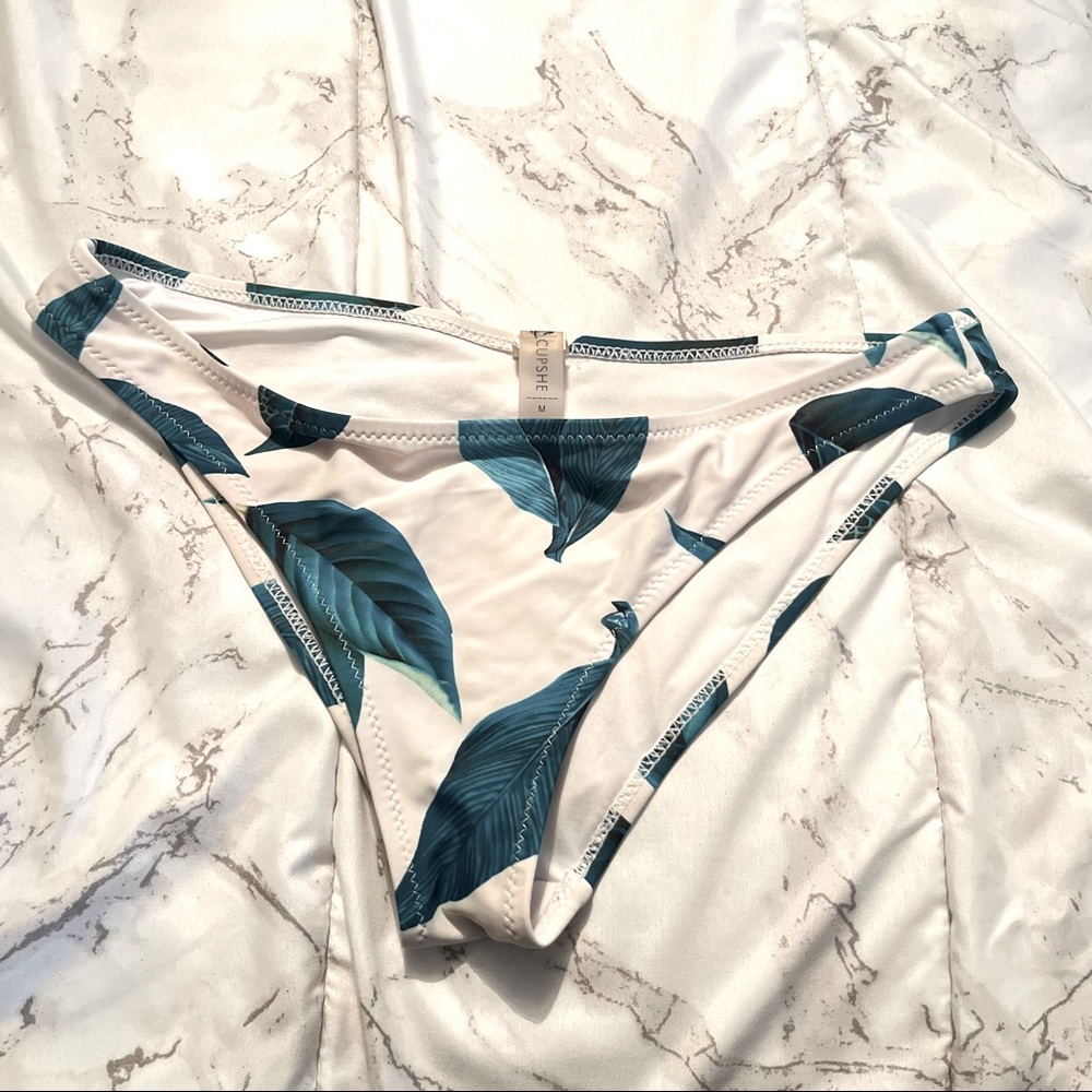 Cupshe bikini bottoms size M